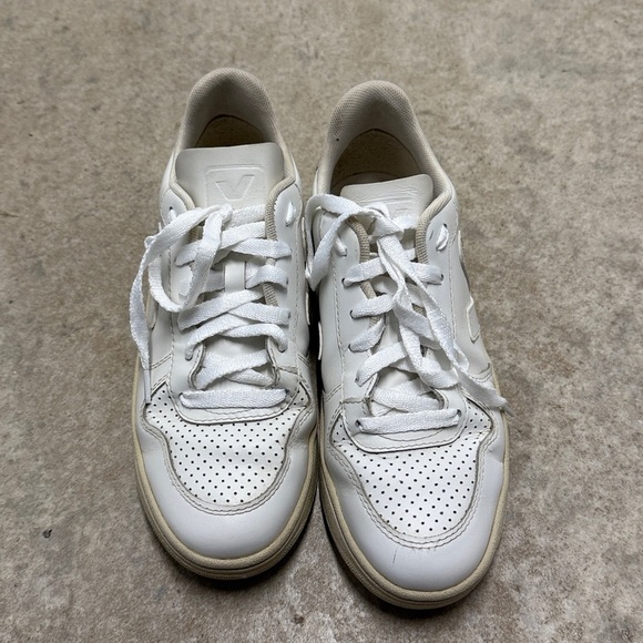 VEJA V-10 Women’s White Leather Sneakers Size 7 (32) - Picture 3 of 6